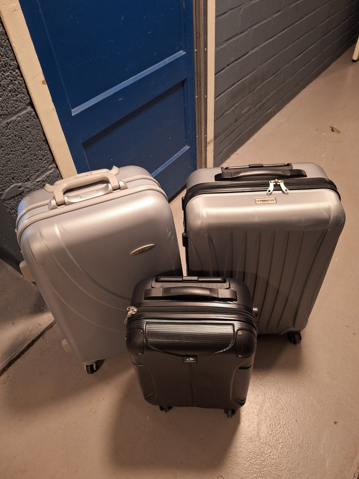 Set van 3 koffers - Hard kunststof - Grijs en zwart, Uitschuifbare handgreep, Gebruikt, Hard kunststof, 35 tot 45 cm