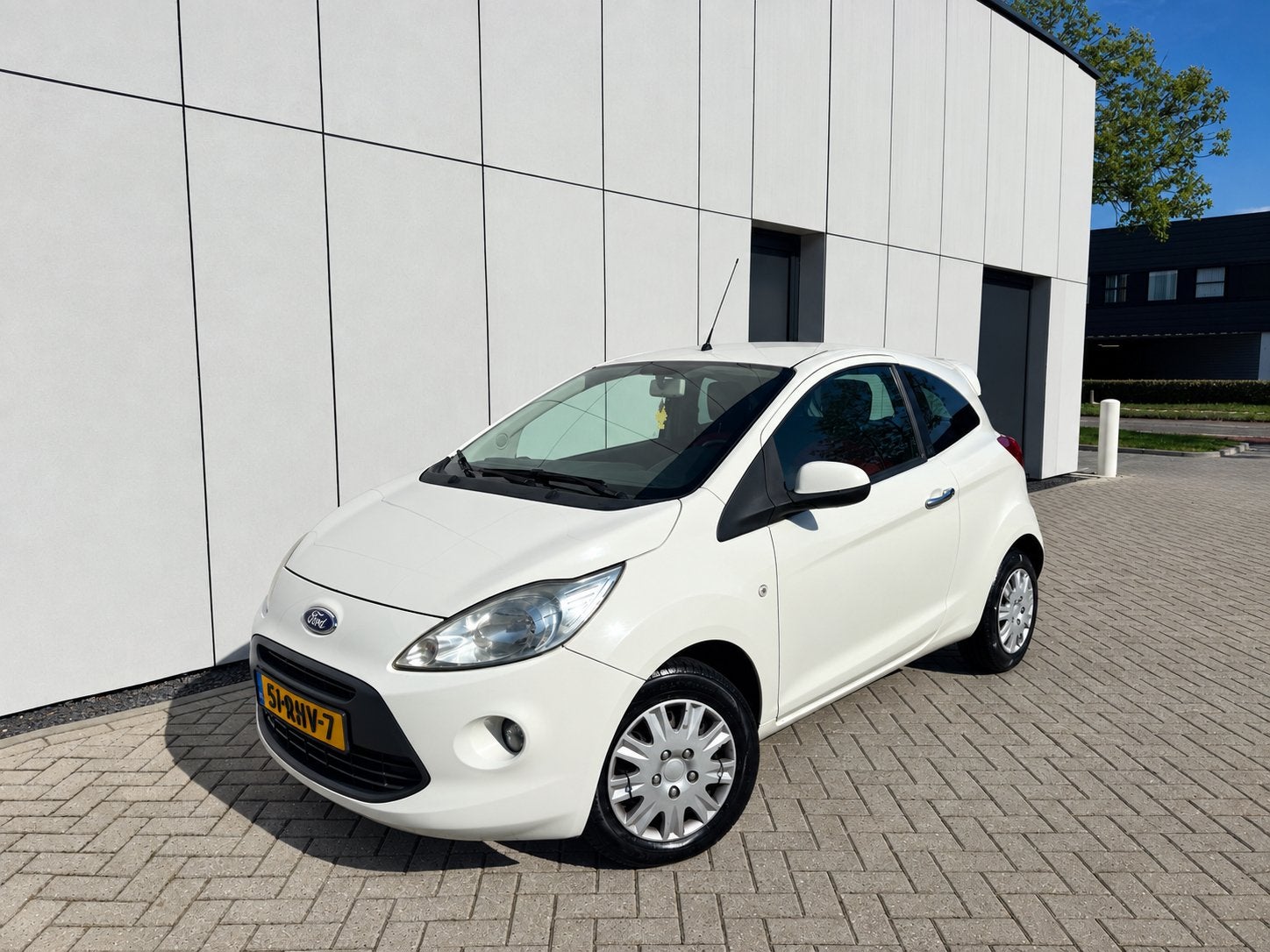 Ford Ka 1.2 69pk 2011 Wit/DEALER ONDERHOUDEN/AIRCO/APK-27/, Voorwielaandrijving, 1242 cc, 4 cilinders, 4 stoelen