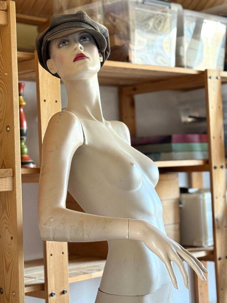 Hindsgaul mannequin, Ophalen, Zo goed als nieuw