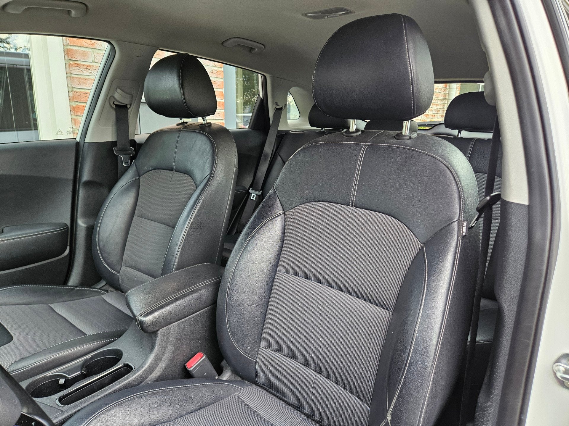Kia Niro 1.6 GDi Hybrid ExecutiveLine Trekhaak! Camera! NAP!, Auto's, Dealer onderhouden, Gebruikt, Euro 6, Wit