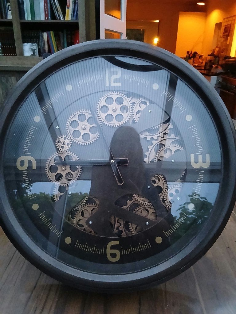 Wandklok met raderen, Ophalen, Wandklok, Bruin, Analoog