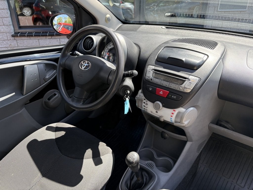 Toyota Aygo 1.0-12V Comfort airco Nw APK (bj 2011), Gebruikt, 4 stoelen, Origineel Nederlands, Bedrijf