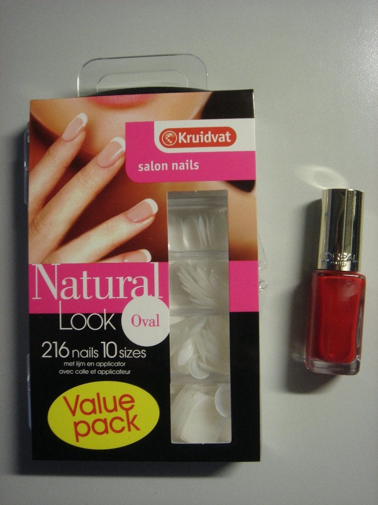 Salon Nails Oval Natural look en flesje rode nagellak, Nieuw, Ophalen of Verzenden, Handen en Nagels, Toebehoren