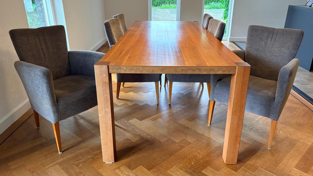 Kersenhouten eettafel met 6 gestoffeerde grijze stoelen, Huis en Inrichting, Ophalen, Zo goed als nieuw, Massief kersenhouten tafel