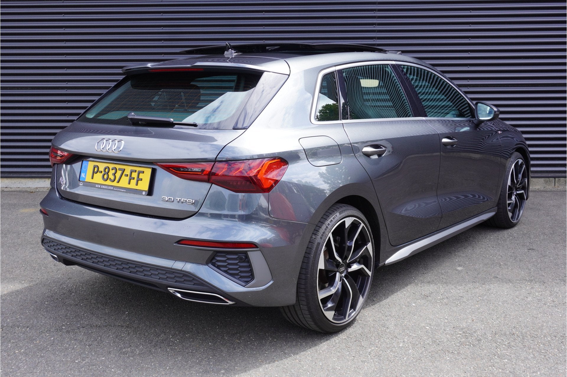 Audi A3 Sportback 30 TFSI S edition ACC Apple Carplay Schuif, Gebruikt, Leder en Stof, 23 km/l, Origineel Nederlands