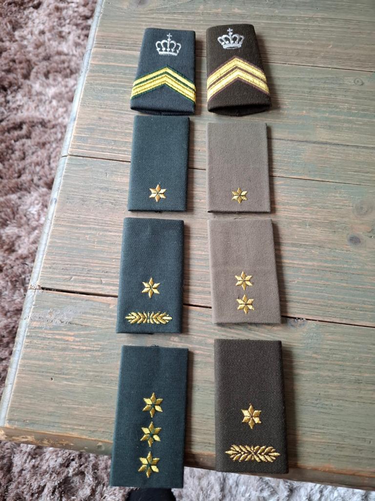 Diverse schuifpassanten / rangonderscheiding / rang defensie, Ophalen of Verzenden, Landmacht, Nederland, Embleem of Badge