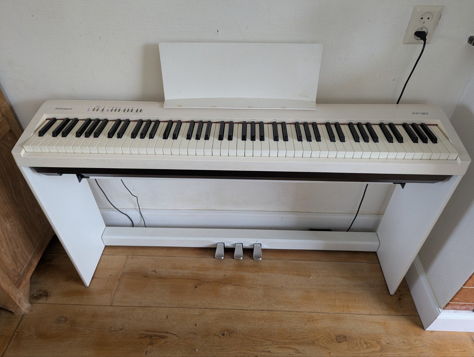 Roland FP-30 Digitale Piano met Standaard en Pedalen, Muziek en Instrumenten, Piano's, Ophalen, Wit, Digitaal, Zo goed als nieuw