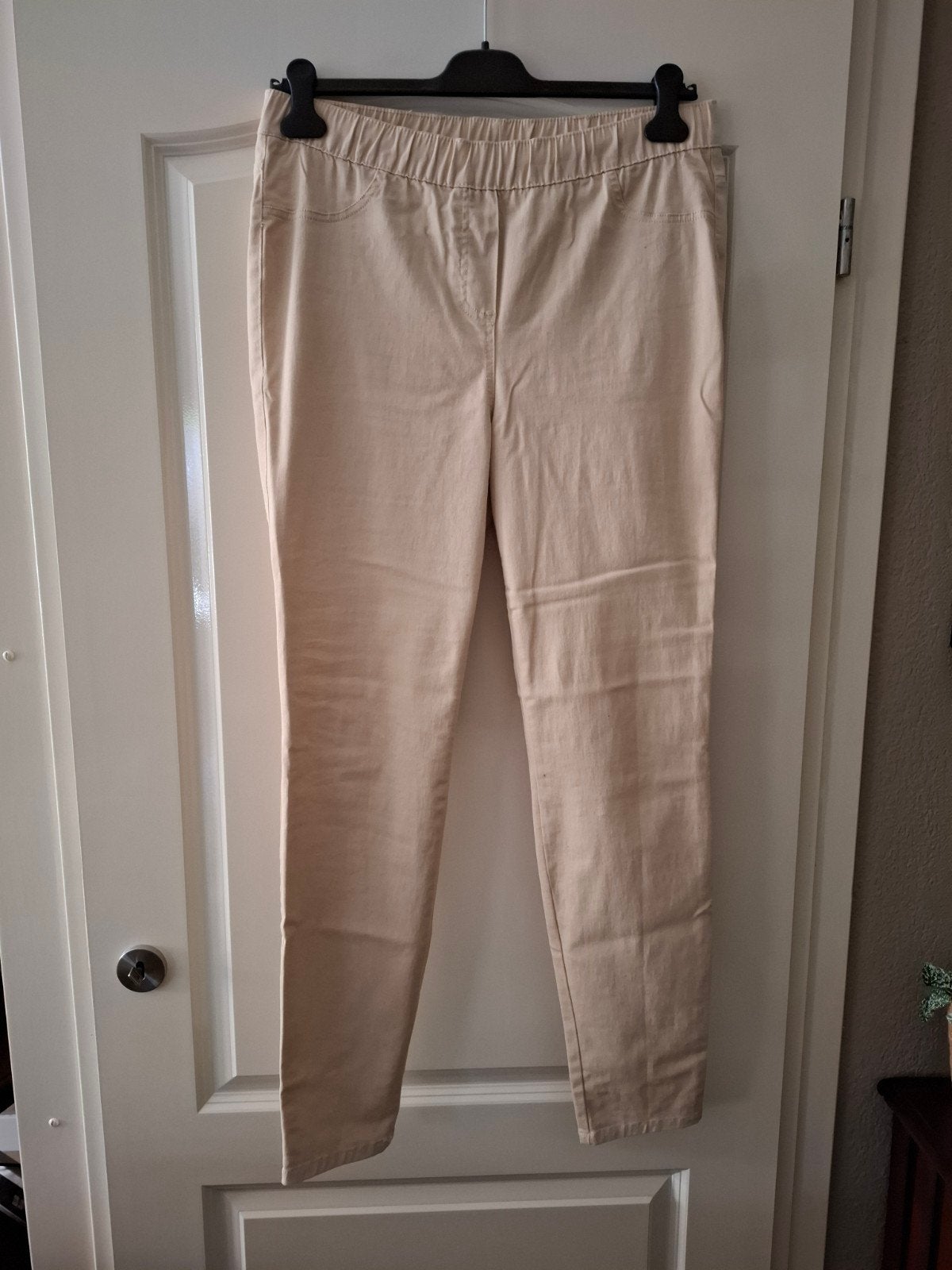 BEIGE DAMESBROEK, Kleding | Dames, Broeken en Pantalons, Beige, Maat 42/44 (L), Ophalen of Verzenden, Zo goed als nieuw