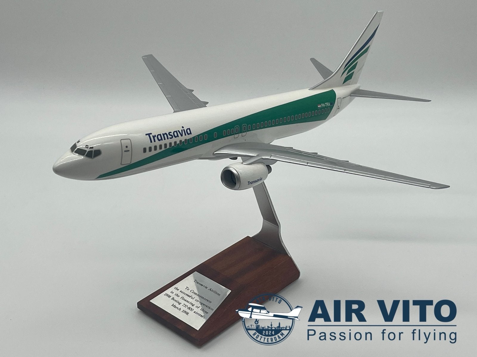 Transavia Boeing 737-800 Display Model Schaal 1:100, Verzamelen, Schaalmodel, ., Ophalen of Verzenden, Zo goed als nieuw