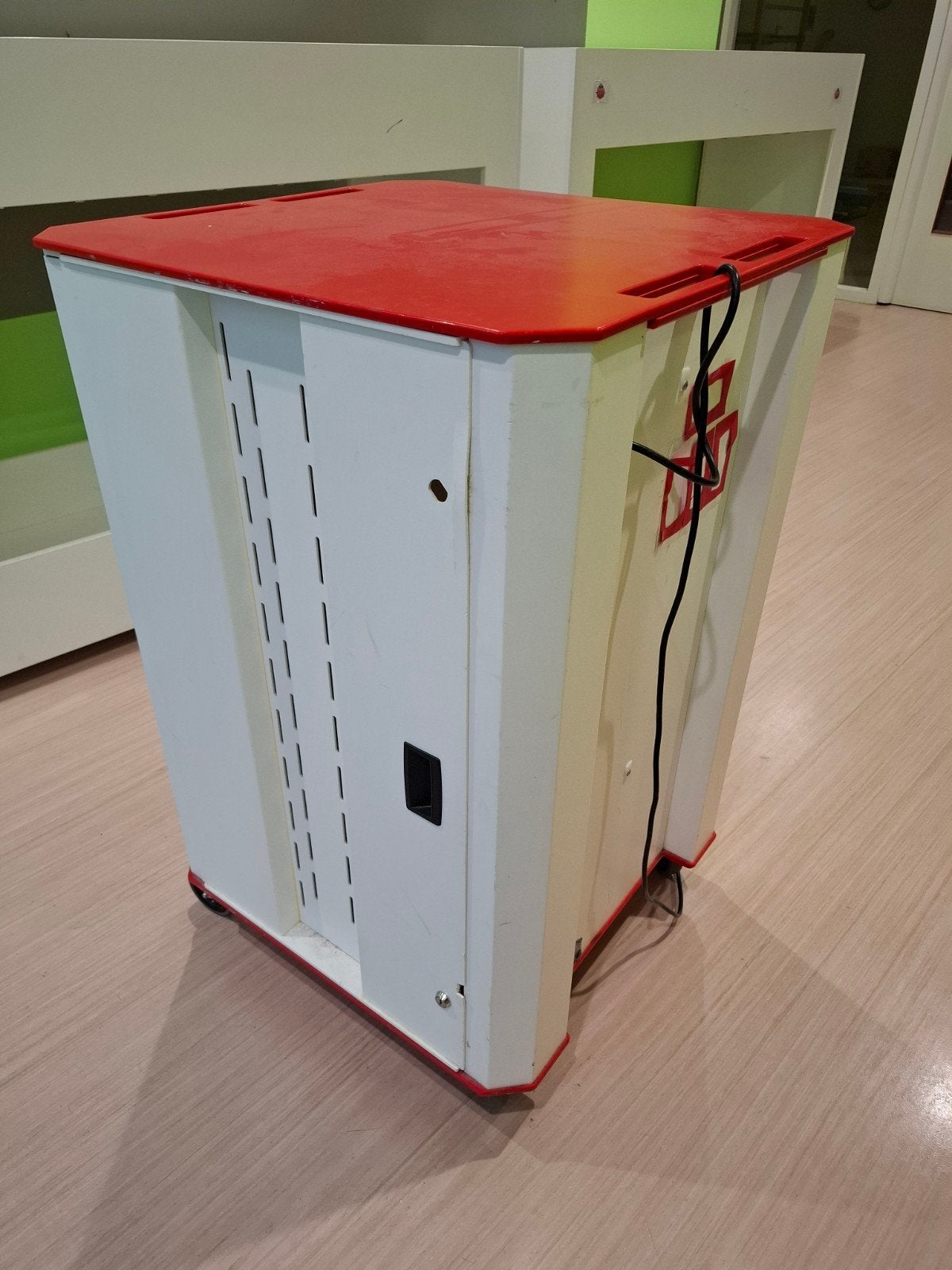 PlasChrome Oplaadkar voor tablets/laptops, Ophalen of Verzenden