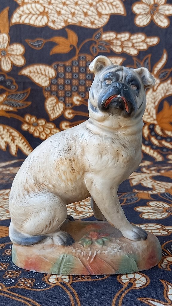 Mooi antiek beeldje uit Duitsland van een mopshond 15,2 cm., Antiek en Kunst, Ophalen of Verzenden