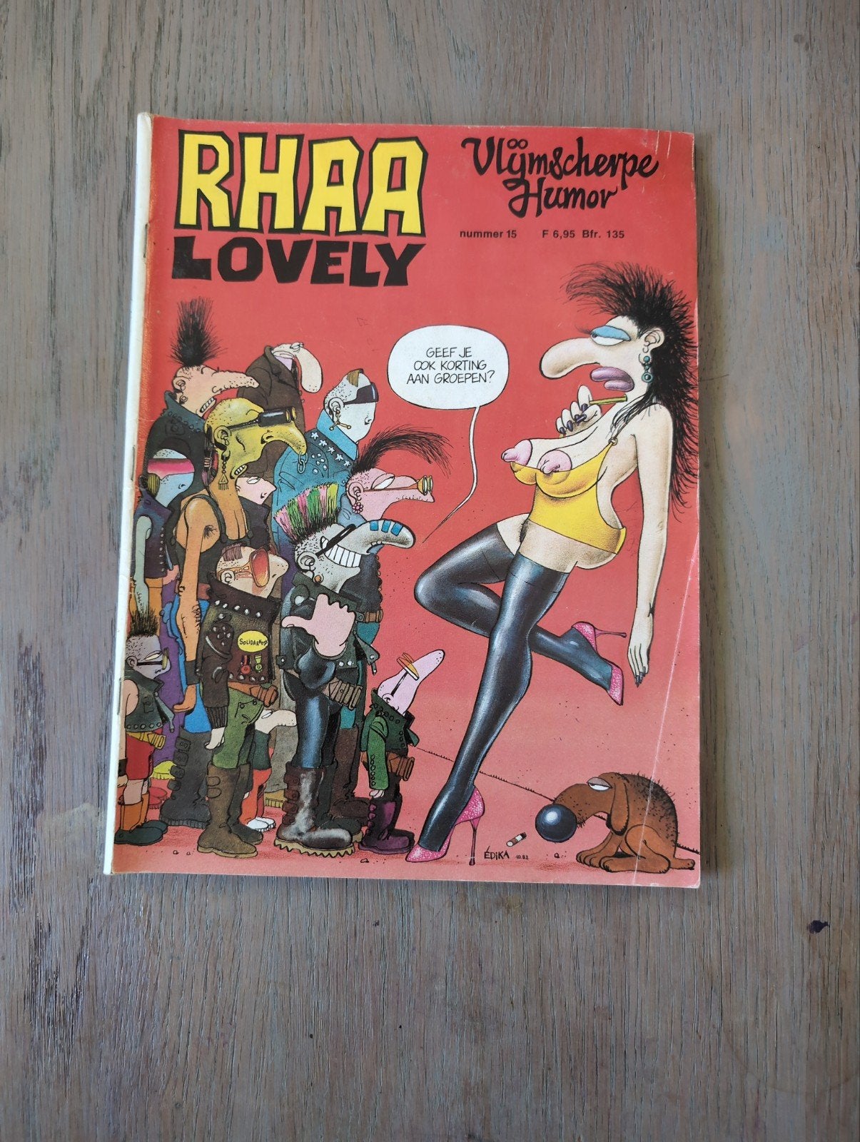 Rhaa Lovely nummer 15 - Vlijmscherpe Humor, Boeken, Stripboeken, Eén stripboek, Ophalen of Verzenden, Gelezen, Diverse auteurs