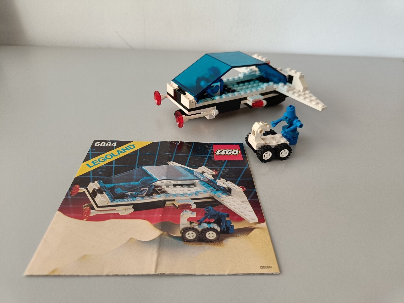 Lego Space Futuron 6884 - met minifiguur, robot en boekje, Kinderen en Baby's, Gebruikt, Lego, Ophalen of Verzenden, Space