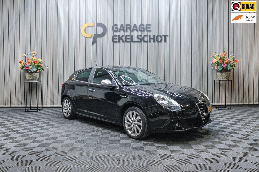 Alfa Romeo Giulietta 1.4 T Distinctive|Trekhaak|Airco|Cruise, Auto's, Alfa Romeo, Voorwielaandrijving, Euro 5, Gebruikt, Zwart