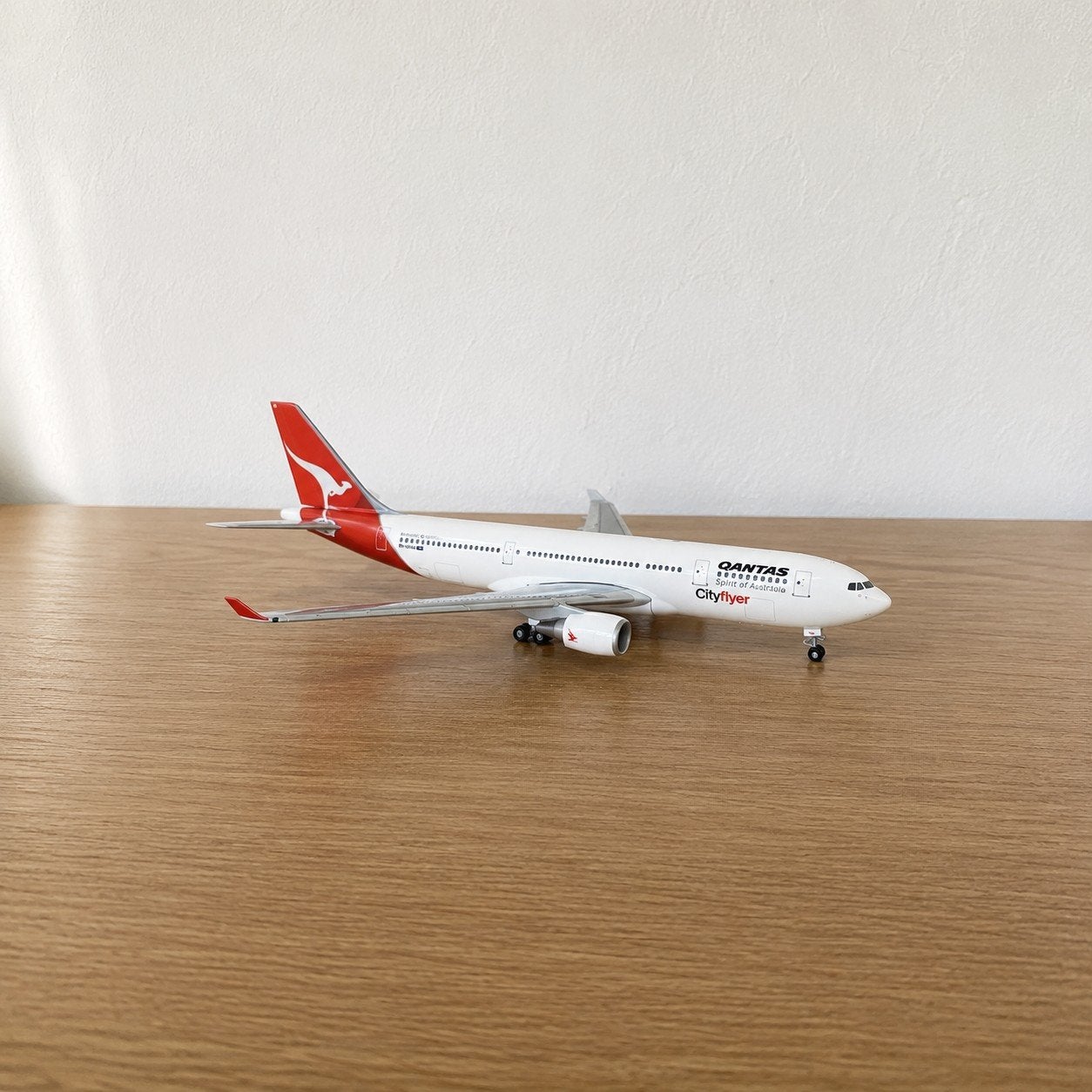 2 Modelvliegtuigen 1:500 Herpa, Verzenden, Zo goed als nieuw, Schaalmodel