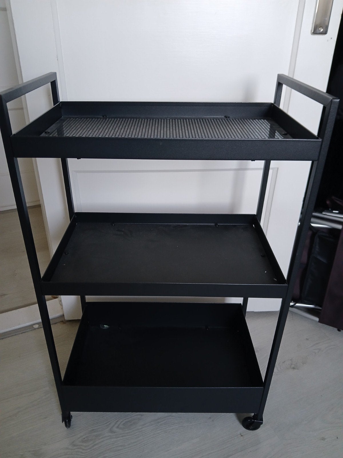 Ikea trolley - Zwart metalen serveerwagen met 3 planken, Huis en Inrichting, Ophalen, Zwart, Zo goed als nieuw, Metaal