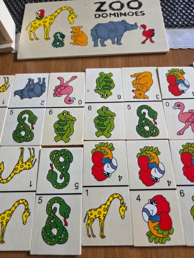Vintage Zoo Dominoes Spel - Compleet met Doosje, Ophalen of Verzenden, Zo goed als nieuw, Jongen of Meisje