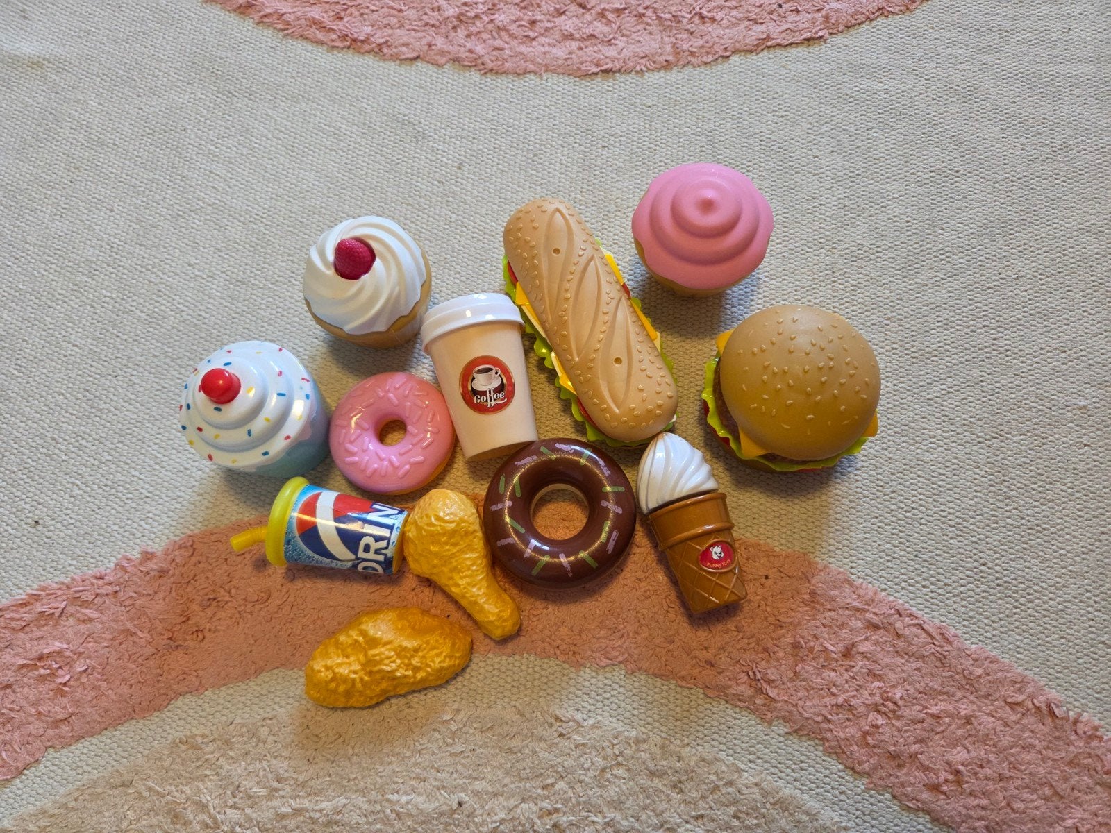 Keukenspeelset Wibra - cupcake donut hamburger samdwich
Zie, Ophalen of Verzenden, Gebruikt, Kunststof, Speelkeuken-accessoire