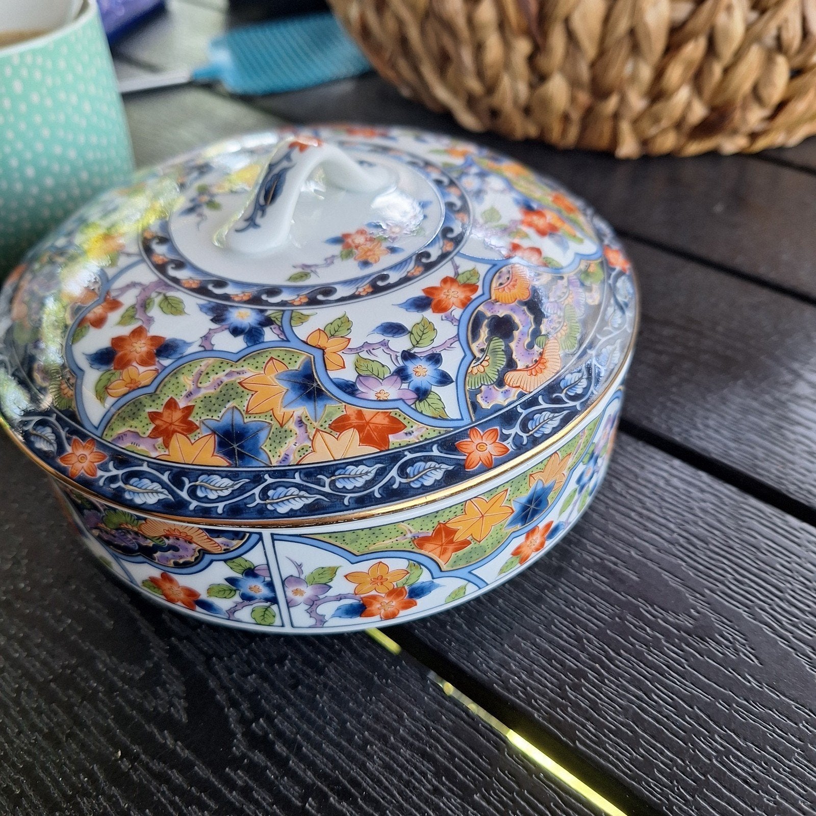 Decoratieve porseleinen schaal met deksel, bloemmotief, Antiek en Kunst, Ophalen of Verzenden