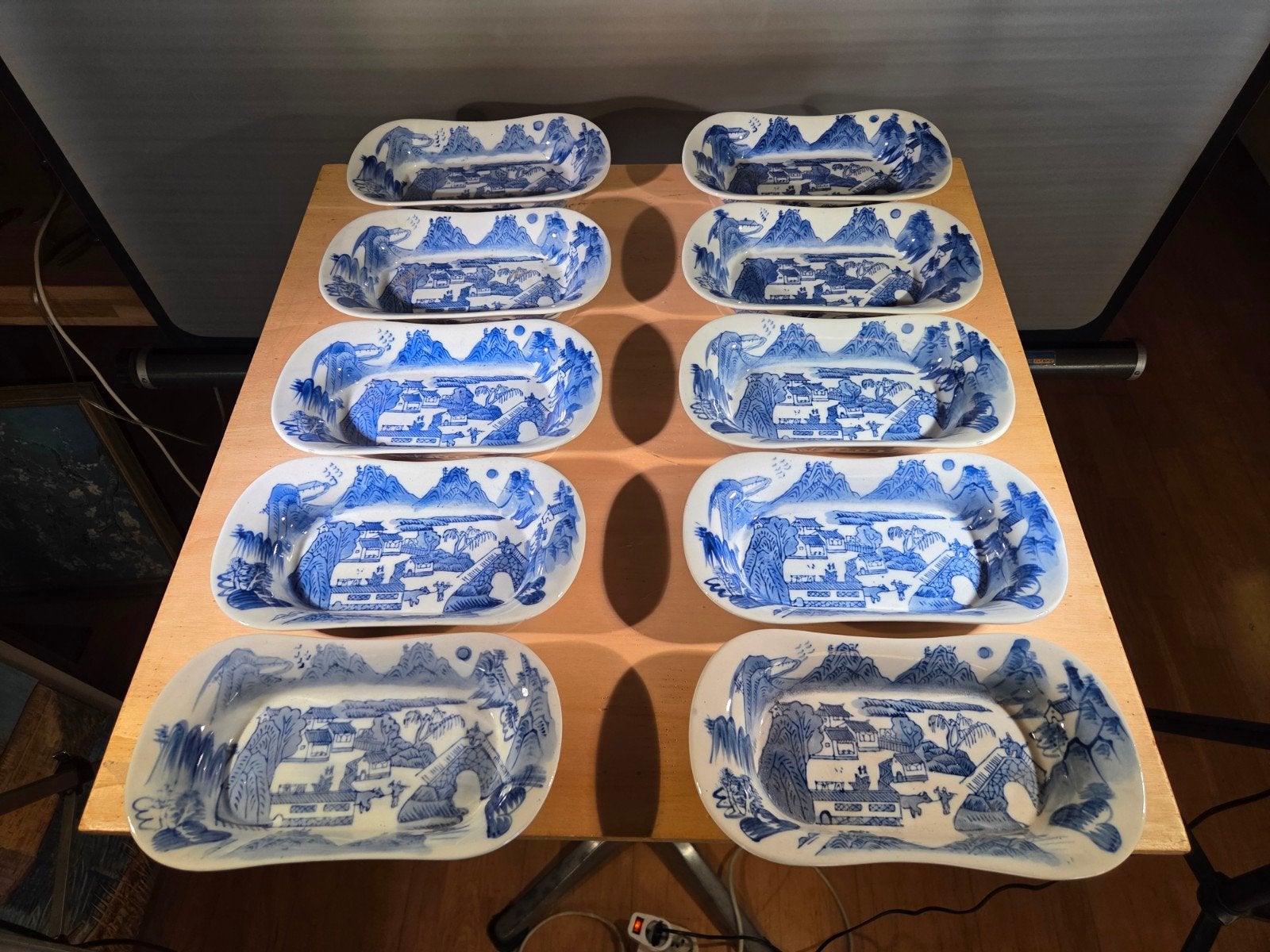 AD51 Set van 10 Oosterse Blauw-Witte Schalen met Landschap, Antiek en Kunst, Ophalen of Verzenden
