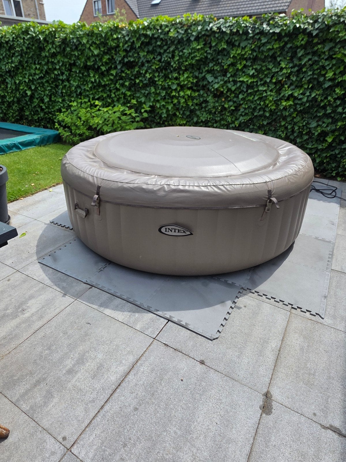 Intex Opblaasbare Jacuzzi, Ophalen, Zo goed als nieuw, Filter, Opblaasbaar