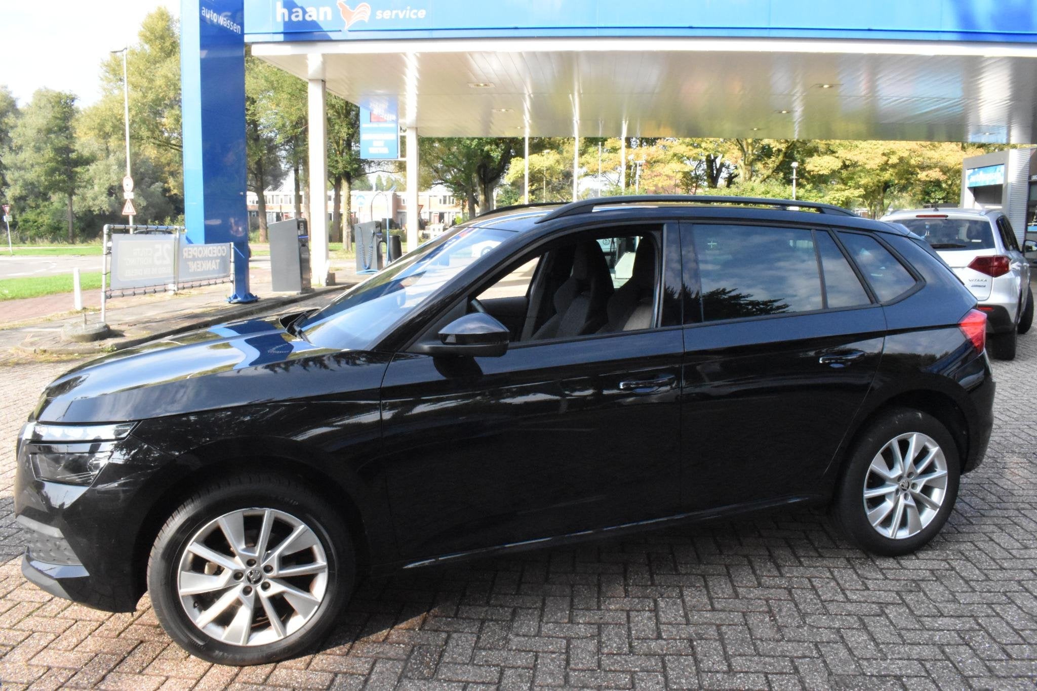 Skoda Kamiq 1.0 TSI Sport Business Automaat | 1e Eigenaar |, Auto's, Gebruikt, Zwart, Origineel Nederlands, 3 cilinders
