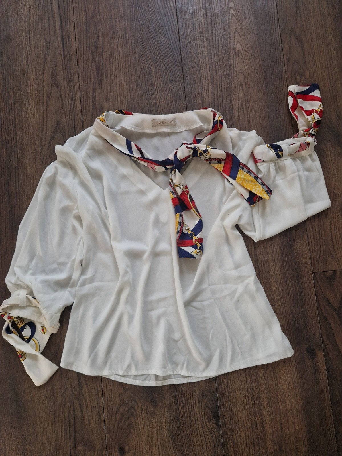 Witte blouse met kleurrijke sjaaldetails - Maat L, Vie ta Vie, Ophalen of Verzenden, Zo goed als nieuw, Wit