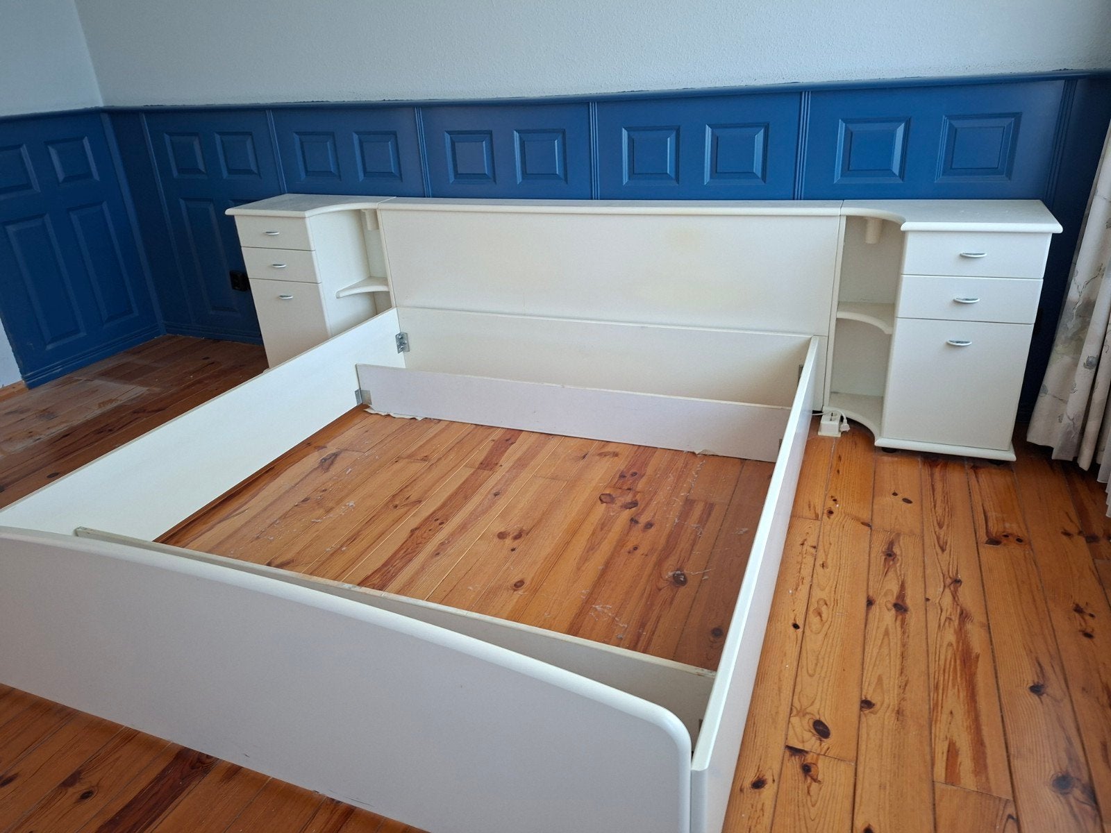 Tweepersoonsbed met opbergruimte en nachtkastjes, Huis en Inrichting, Ophalen, Gebruikt, Wit, Tweepersoons