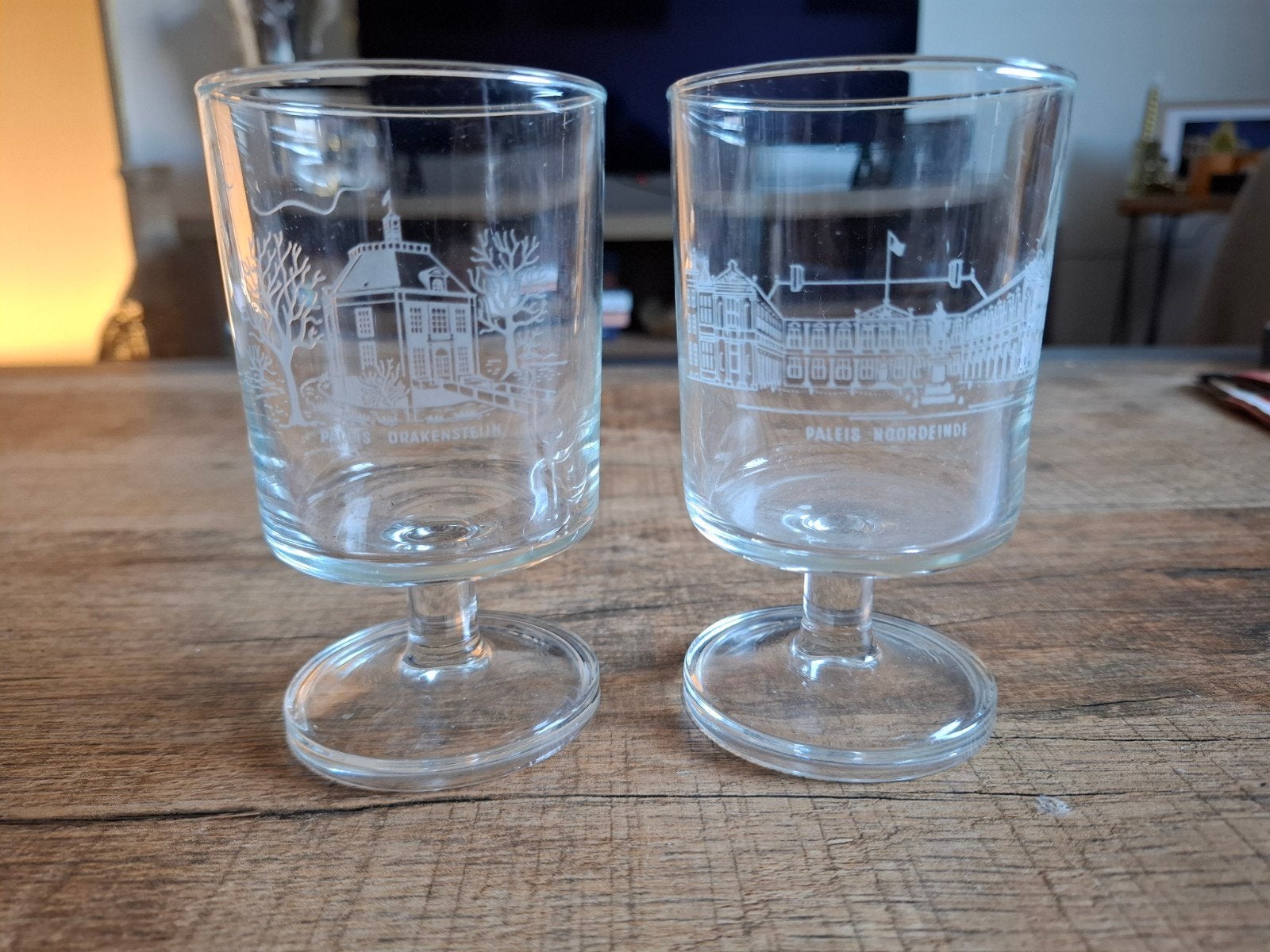 Set van 2 glazen met Paleis Noordeinde en Paleis Drakensteyn, Ophalen of Verzenden