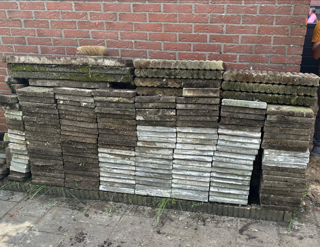 Gratis af te halen: Gebruikte terrastegels en klinkers, Tuin en Terras, Gebruikt, Ophalen of Verzenden, 10 m² of meer, Beton