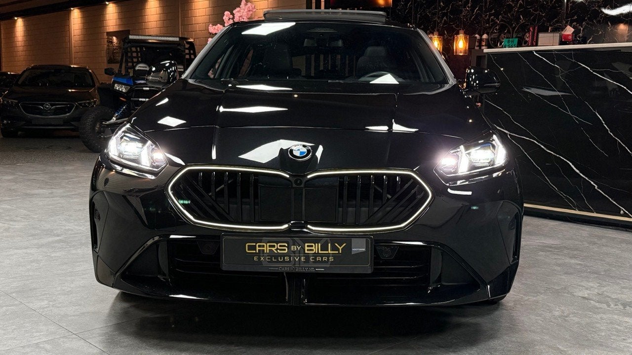 BMW 1-serie 120 M Sportdesign|Pano|AUT|360|Full, Euro 6, 156 pk, Leder en Stof, Zwart