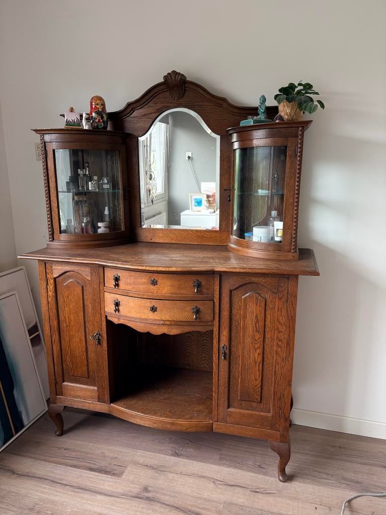 Antiek dressoir met spiegel en vitrinekasten, Ophalen