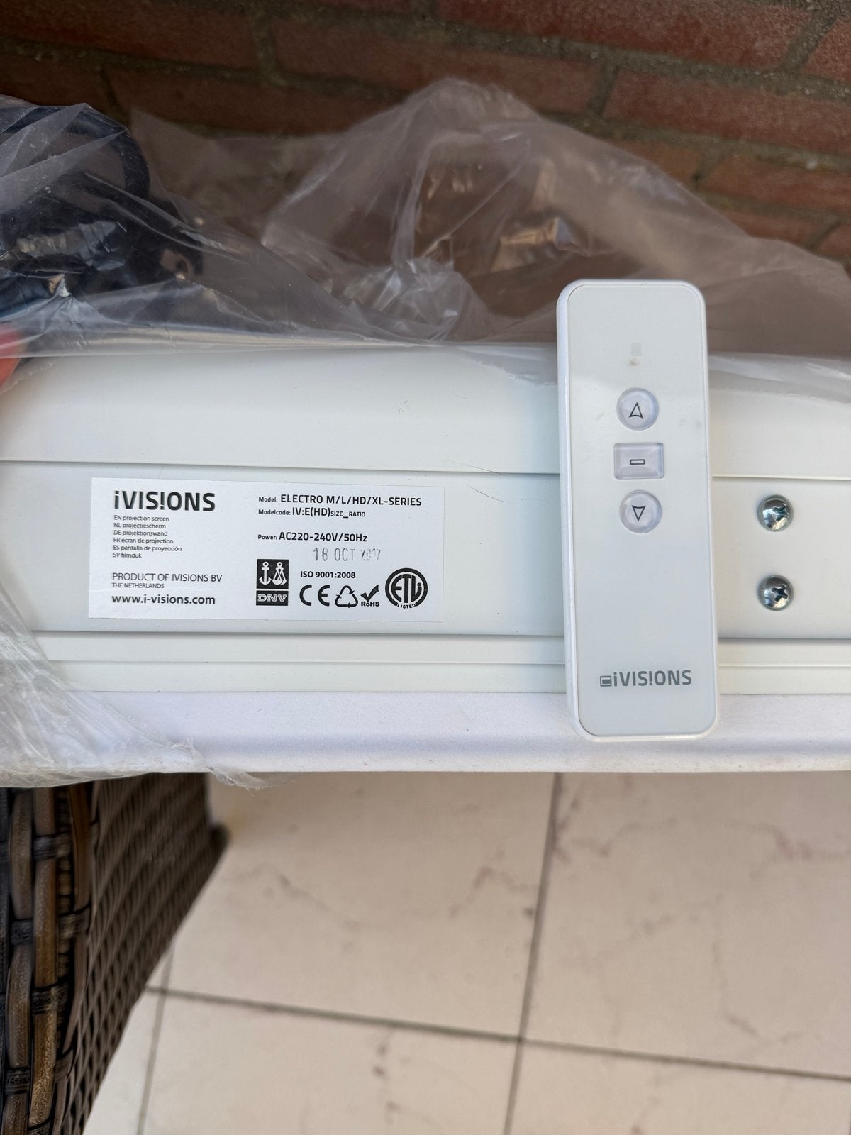 iVisions Elektrisch Projectiescherm 320cm met Afstandsbedien, Ophalen, Elektrisch, Zo goed als nieuw