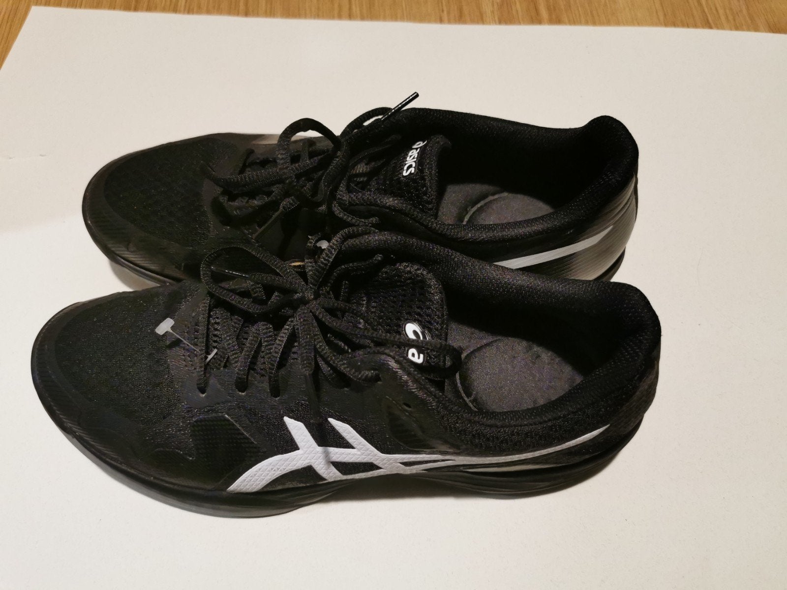 Asics Gel Tactic badmintonschoenen - Zwart/Wit - Maat 44, Ophalen of Verzenden, Zo goed als nieuw, Schoenen