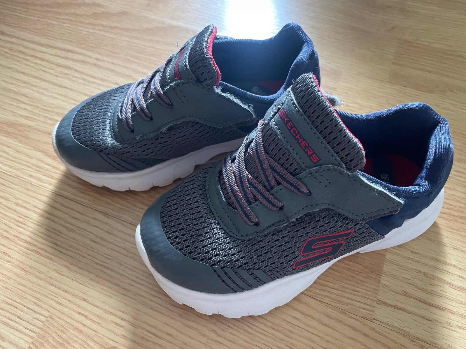Skechers sportschoenen maat 25 - ideaal voor gym, Ophalen of Verzenden, Gebruikt, Jongen of Meisje, Sportschoenen