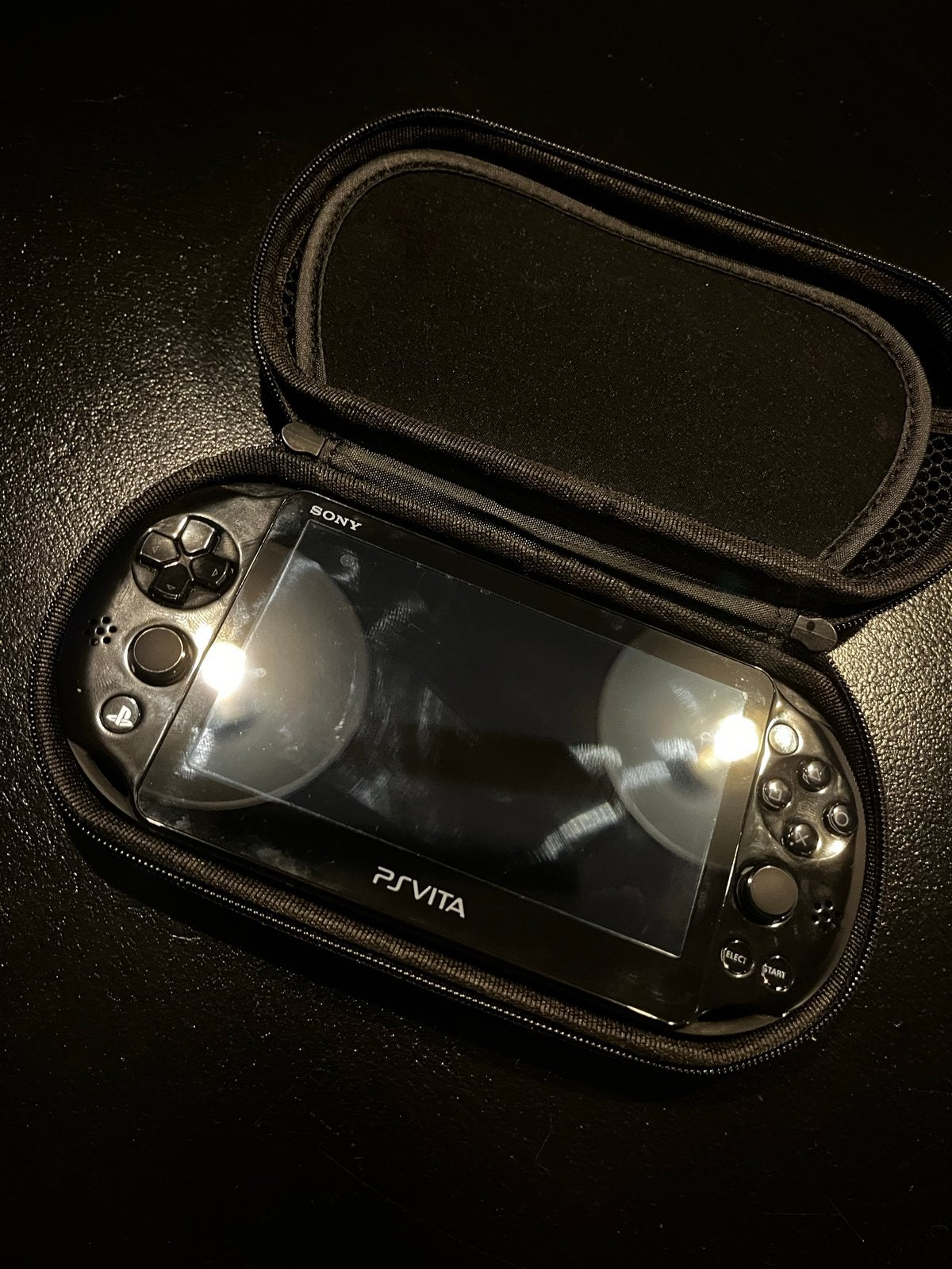 Sony PS Vita met hoesje en oplaadkabels / 512GB opslag!, Ophalen of Verzenden, Zo goed als nieuw, Zwart, Met games