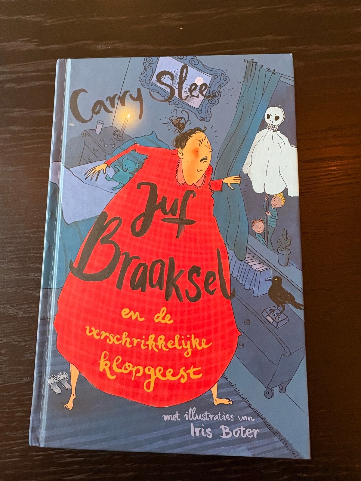 Juf Braaksel en de verschrikkelijke klopgeest - Carry Slee, Boeken, Ophalen of Verzenden, Zo goed als nieuw, Fictie algemeen