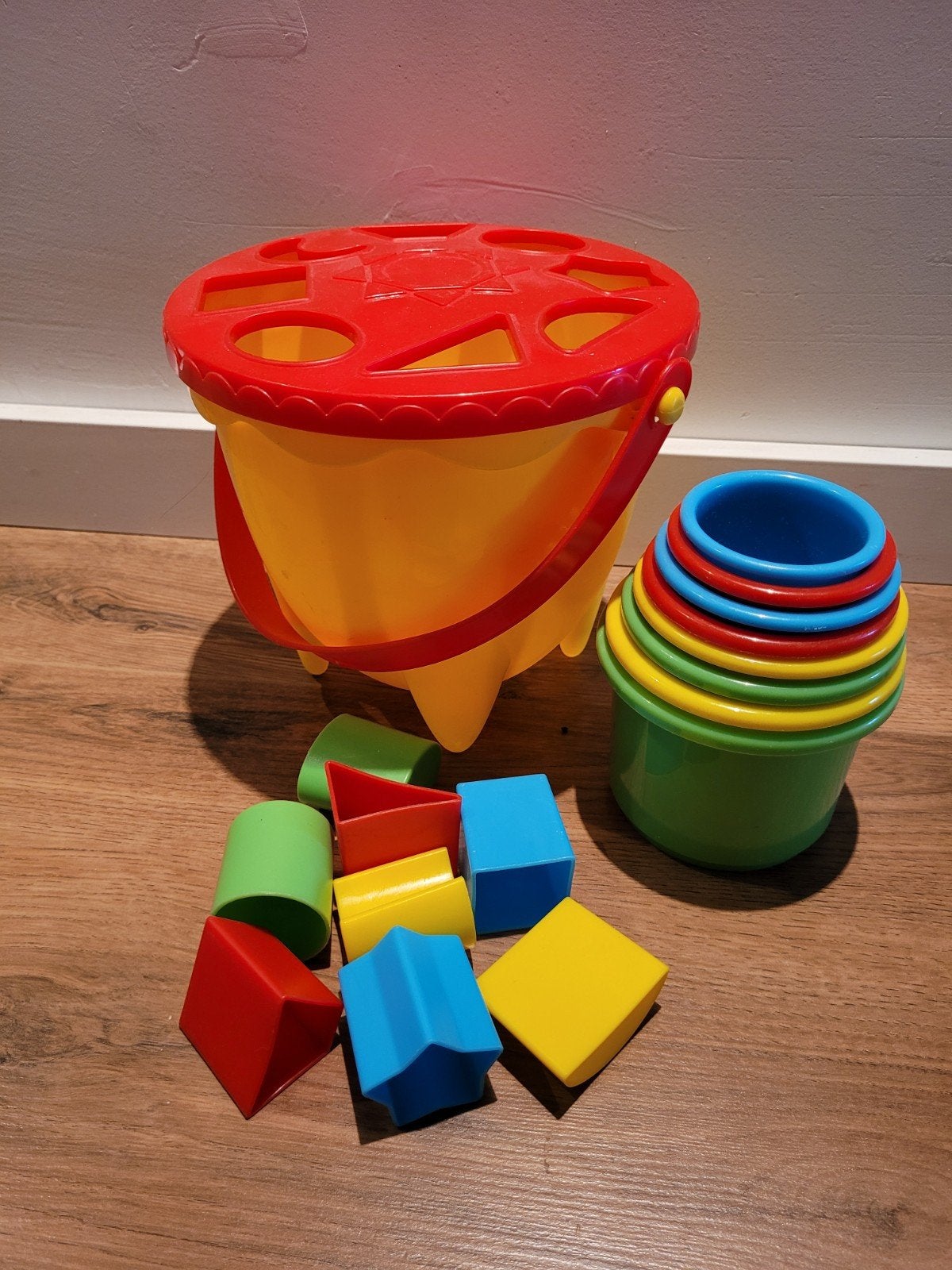 Speelemmertje met vormpjes en bakjes, Ophalen