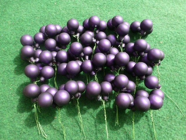 82 donker paars matte glas kerstballen 25 mm op stok 12cm, Diversen, Ophalen of Verzenden, Nieuw