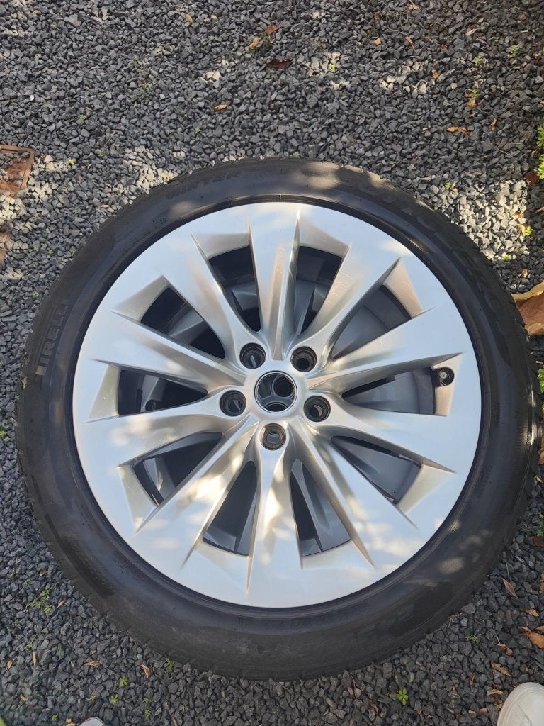 Velgen 19 inch + winter 245/45  + TPMS Tesla, Auto-onderdelen, Banden en Velgen, Winterbanden, Personenwagen, Ophalen