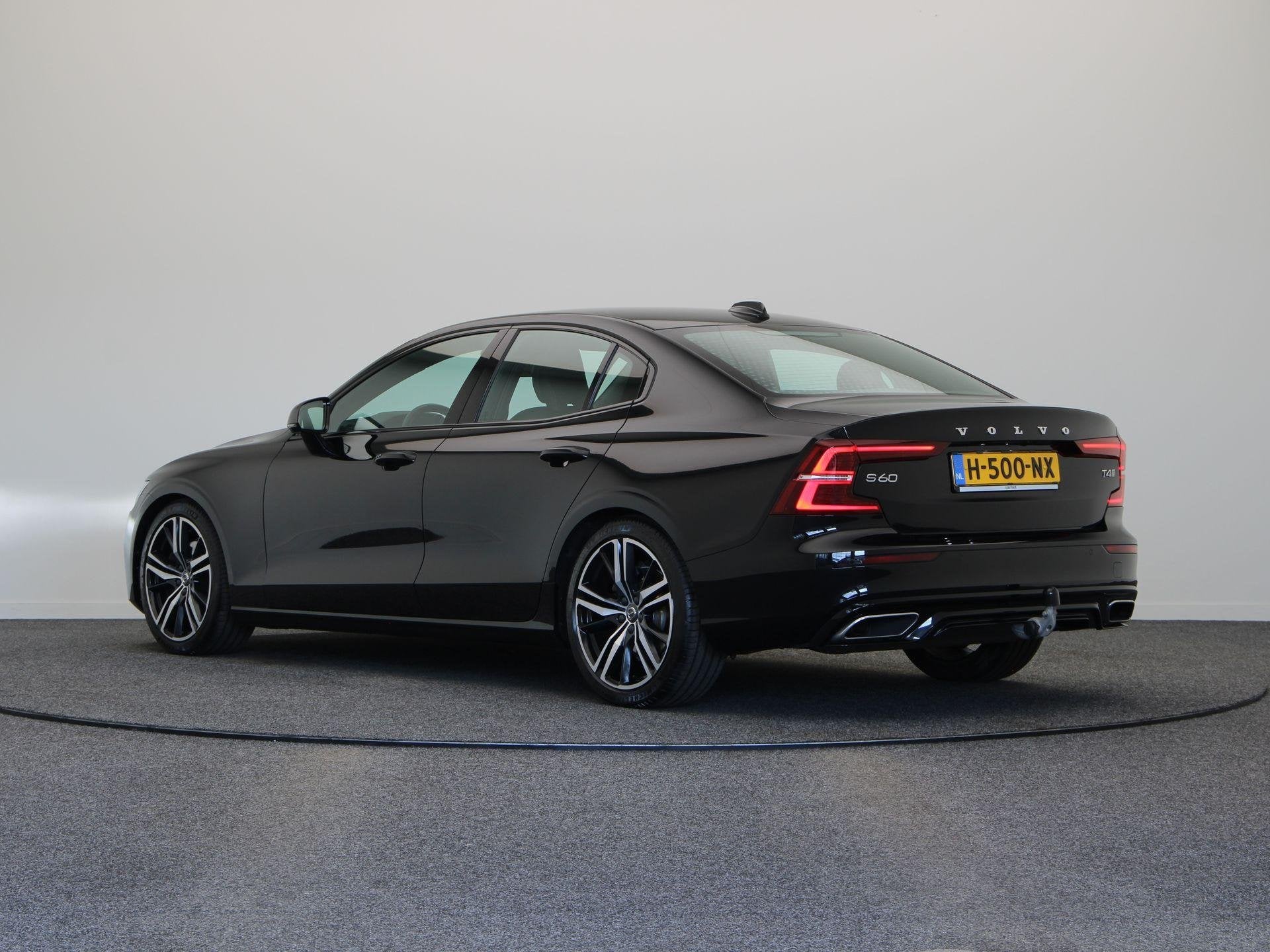 Volvo S60 2.0 T4 R-Design | Trekhaak | Elektrische Stoelvers, Auto's, Volvo, 15 km/l, Euro 6, 1969 cc, S60