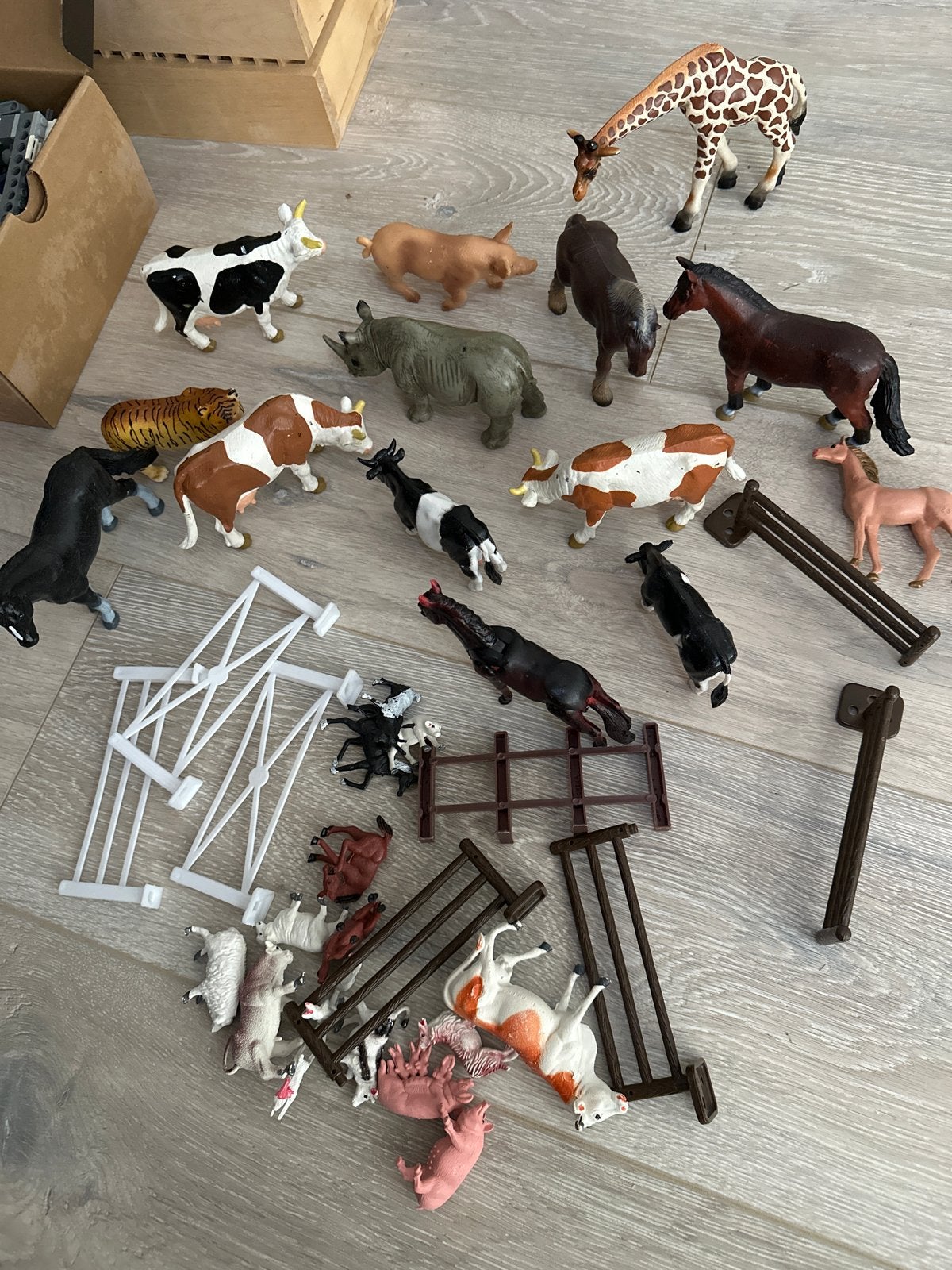 Grote set boerderijdieren en hekken, Ophalen, Gebruikt, Jongen of Meisje