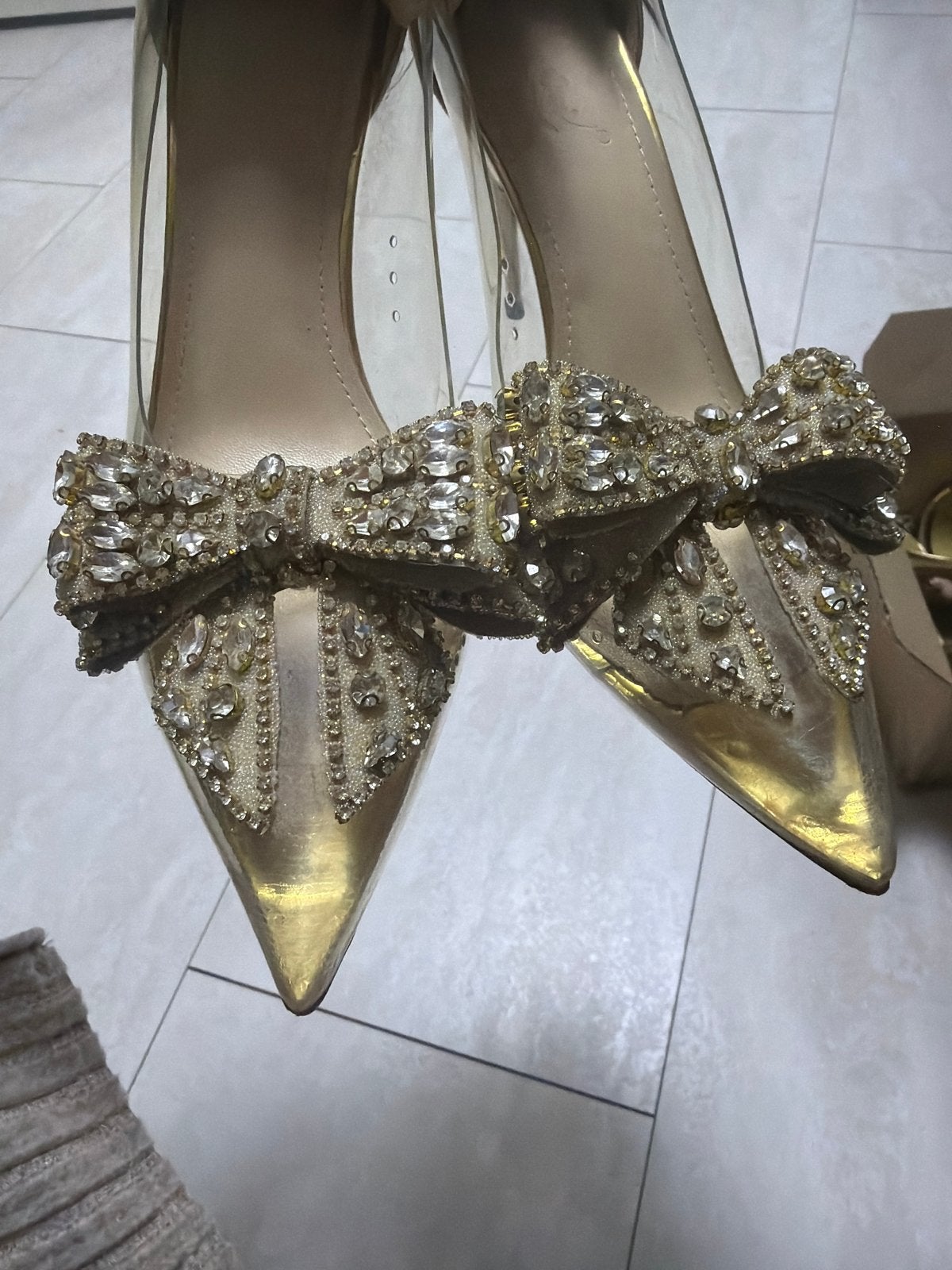(39)Gouden Party Hakken met Strik en Strass, Ophalen of Verzenden, Zo goed als nieuw, Overige kleuren, Pumps