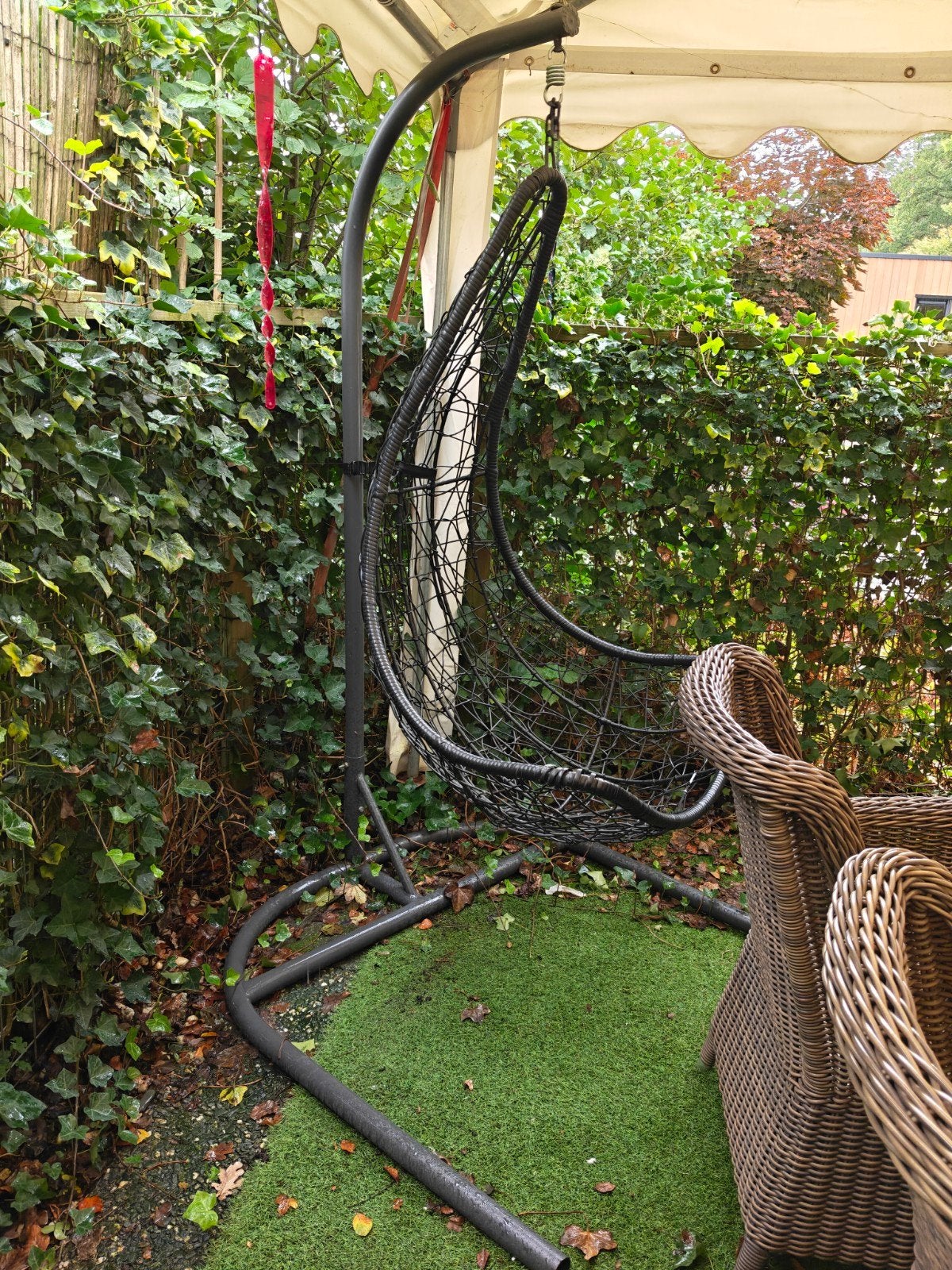 Hangstoel met standaard - Zwart Wicker, Tuin en Terras, Ophalen, Gebruikt, Loungeset, Wicker