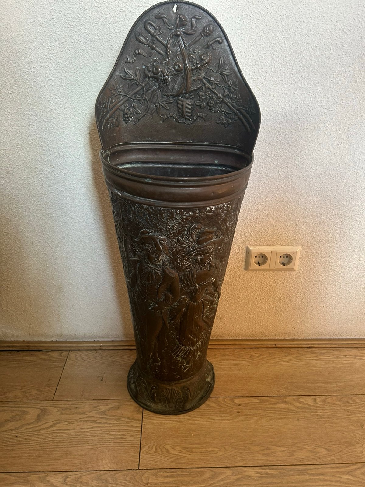 Koperen Paraplubak met figuren  en ornamenten, Ophalen, Zo goed als nieuw, Overige materialen