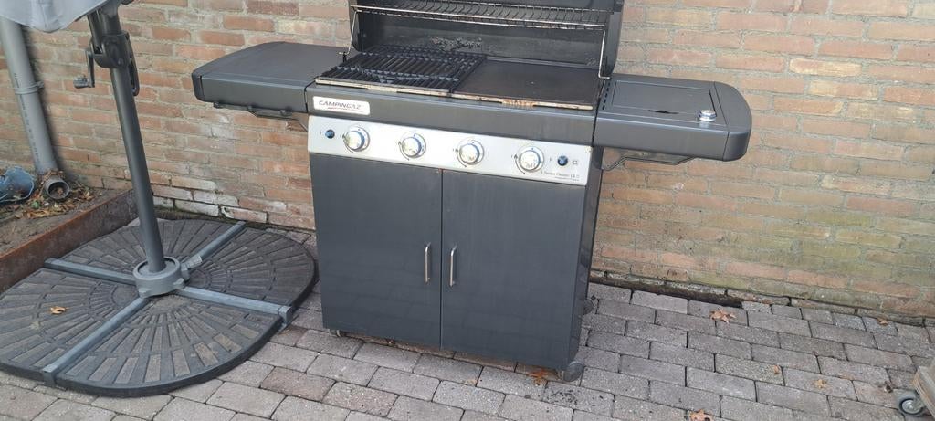 Gasbarbecue met hoes, Ophalen