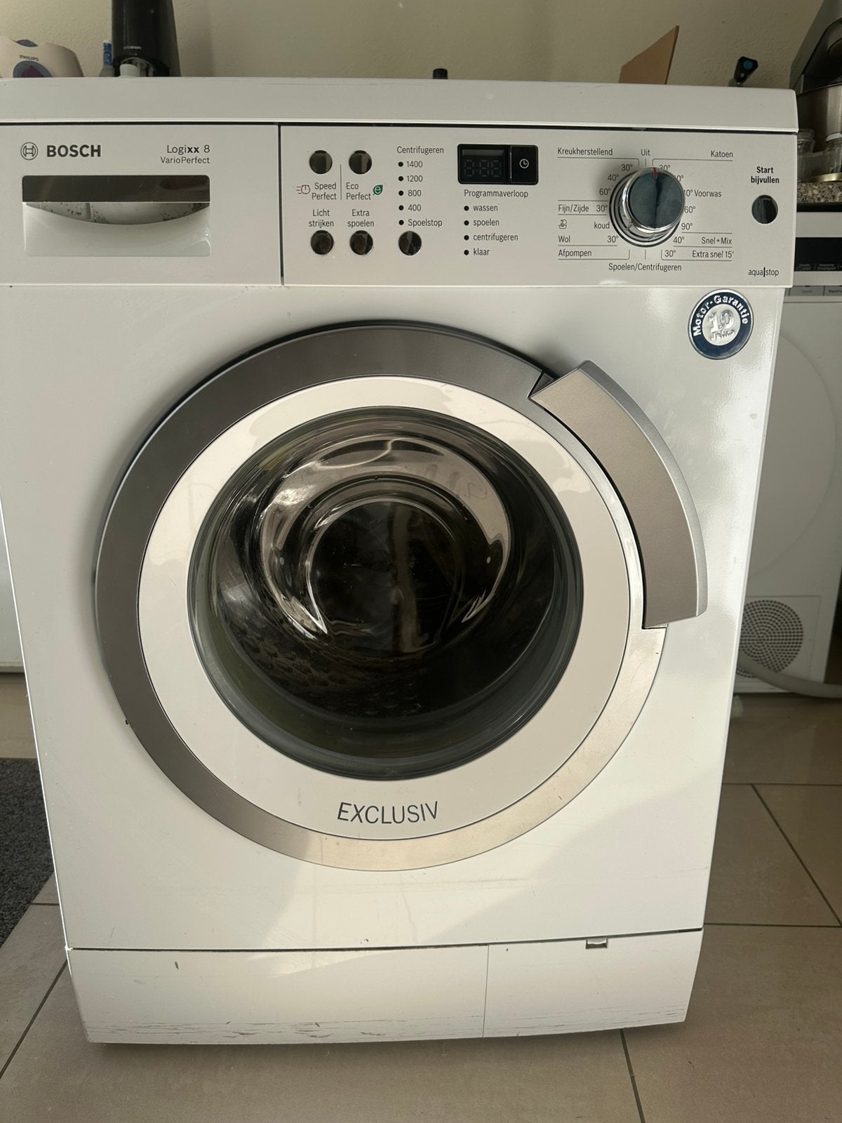 Bosch Logixx 8 Wasmachine, lek