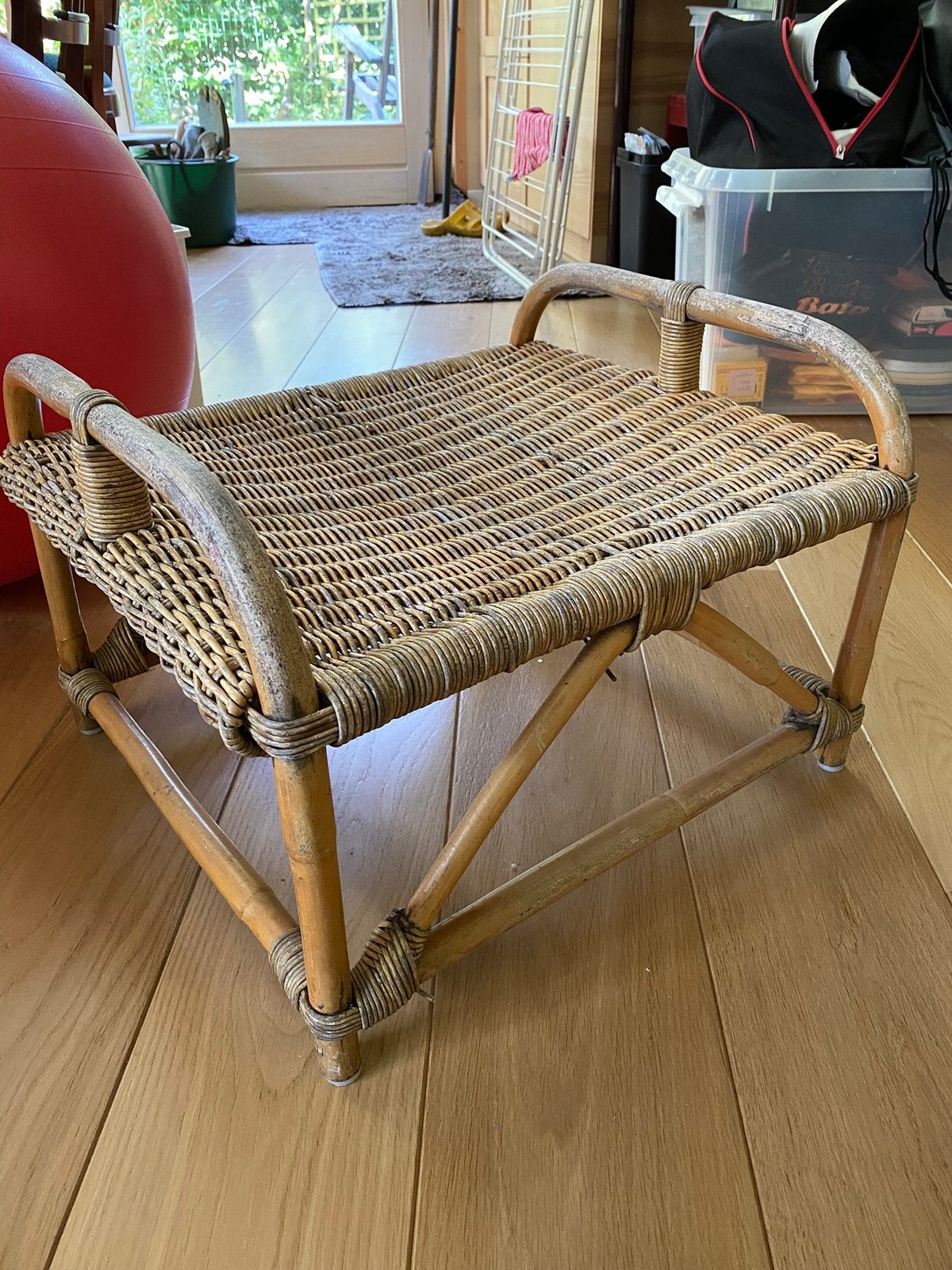Rotan bijzettafeltje, voetenbankje, ligplaats voor poes/hond, Tuin en Terras, Ophalen, Gebruikt, Rotan