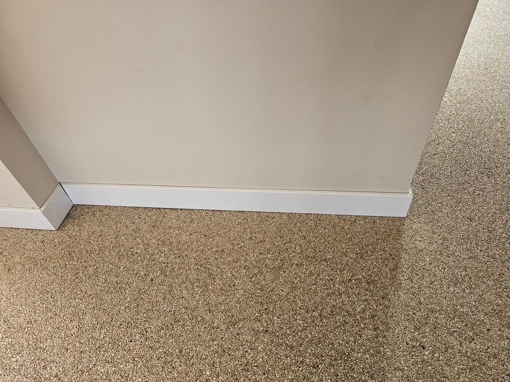 Meranti plinten, 2 stuks, 4m lang, 9cm hoog, gegrond, Ophalen