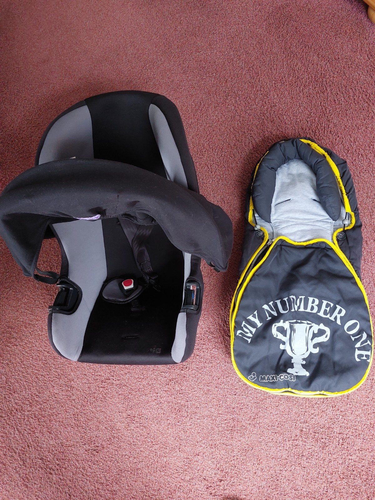 Maxi Cosi met toebehoren, Ophalen, Autogordel, Zo goed als nieuw, 0 t/m 13 kg